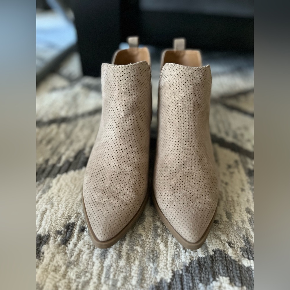 Universal Thread Sylvie Ankle Booties
